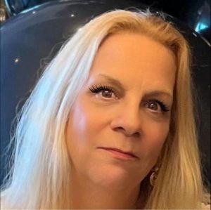 Meet your Posher, Laurie